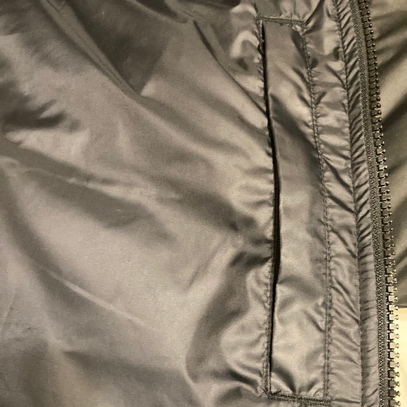 Nike Windrunner PrimaLoft Men’s Storm-fit Hooded Puffer Jacket - Black/Sail - Picture 11 of 14